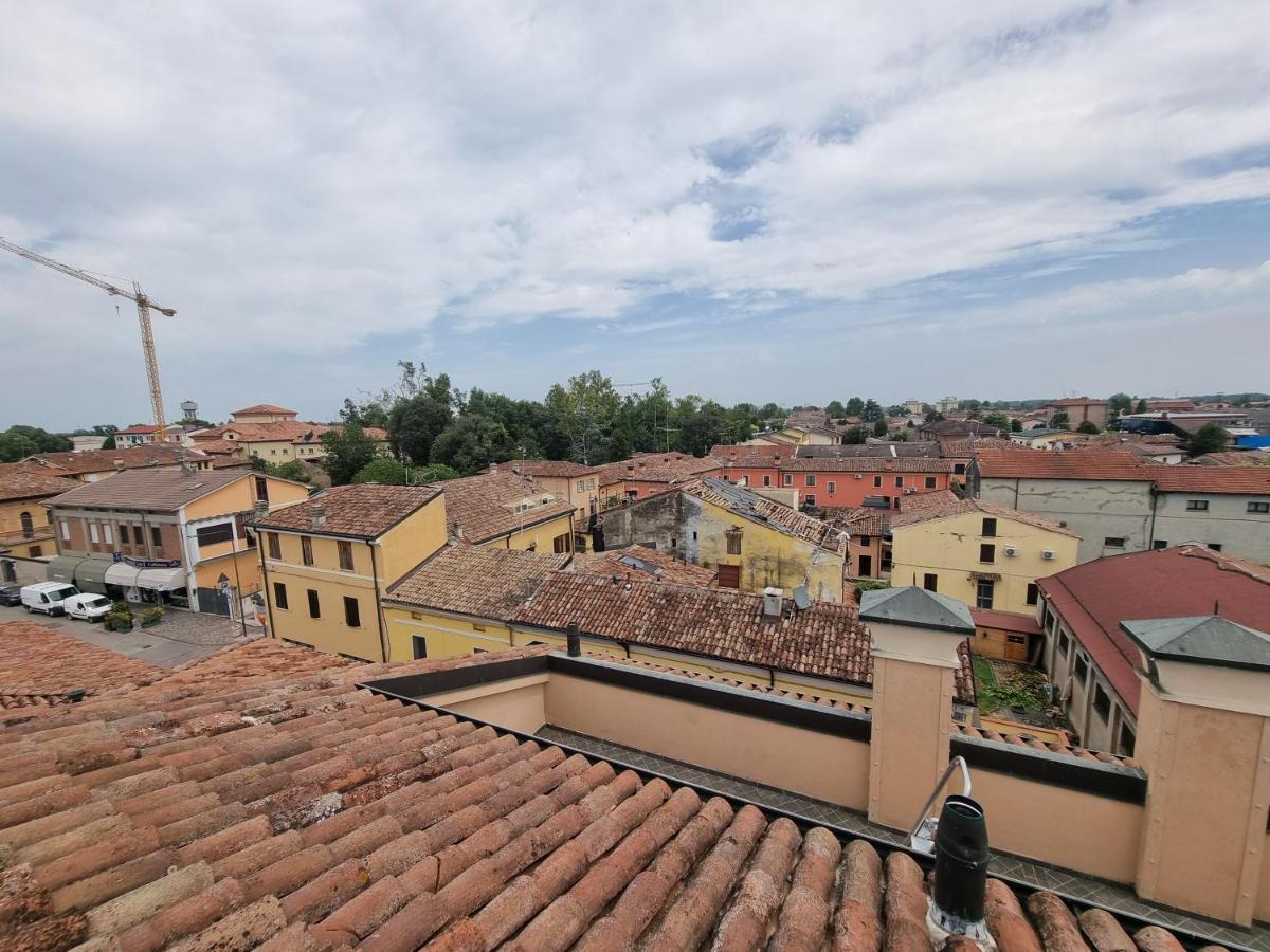 Hotel Dei Gonzaga Reggiolo Bagian luar foto