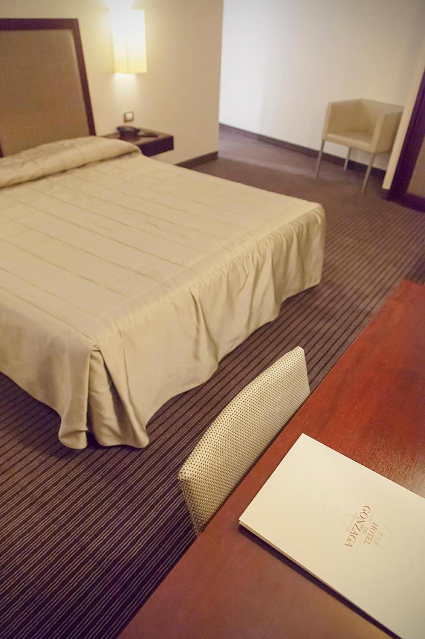 Hotel Dei Gonzaga Reggiolo Bagian luar foto