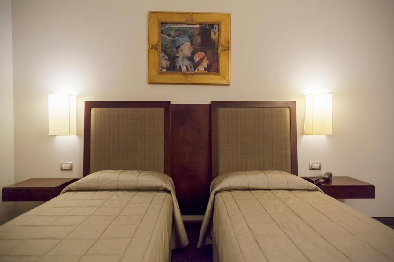 Hotel Dei Gonzaga Reggiolo Bagian luar foto